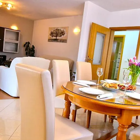 Ana With A Private Pool On A 3000m2 Cvrljevo