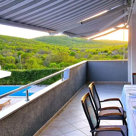 Ana With A Private Pool On A 3000m2 Villa Cvrljevo