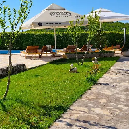 Ana With A Private Pool On A 3000m2 Cvrljevo