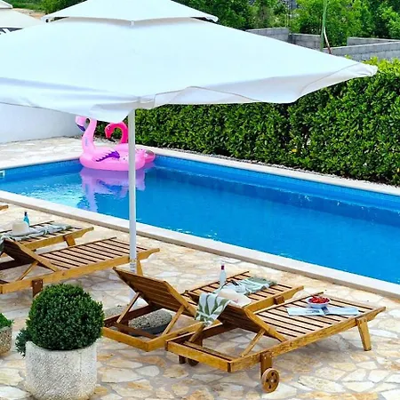 Ana With A Private Pool On A 3000m2 Cvrljevo