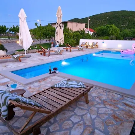 Ana With A Private Pool On A 3000m2 * Cvrljevo