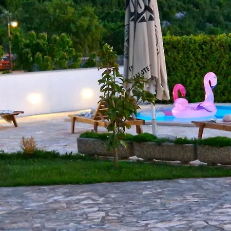Ana With A Private Pool On A 3000m2 别墅 *