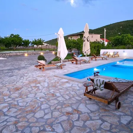 Ana With A Private Pool On A 3000m2