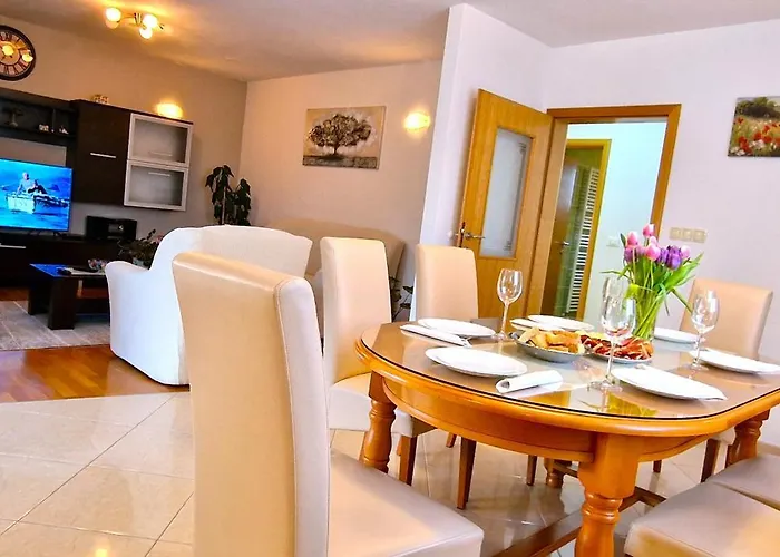 Ana With A Private Pool On A 3000m2 Cvrljevo