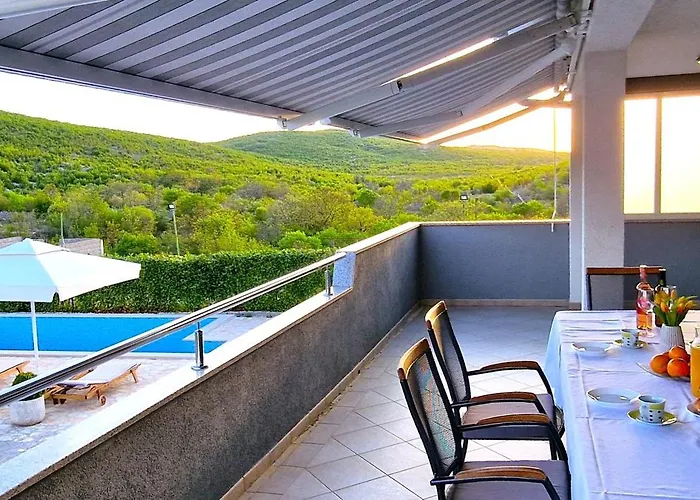 Ana With A Private Pool On A 3000m2 Villa Cvrljevo