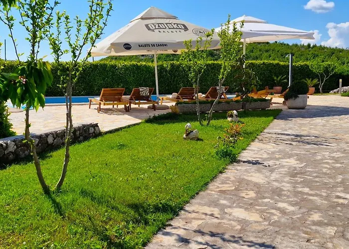 Ana With A Private Pool On A 3000m2 Cvrljevo