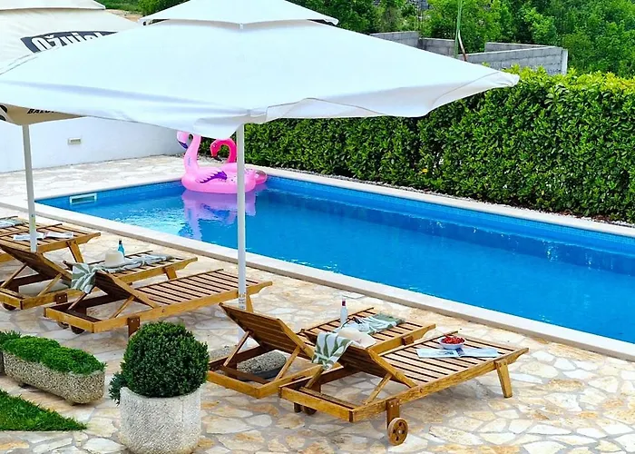 Ana With A Private Pool On A 3000m2 Cvrljevo