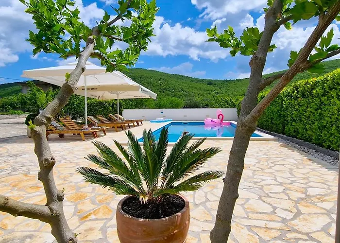 Ana With A Private Pool On A 3000m2