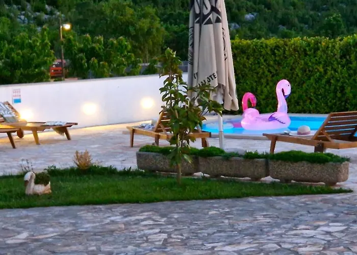 Ana With A Private Pool On A 3000m2 Vila *