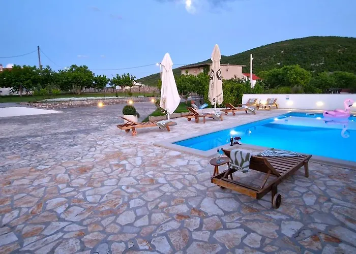 Ana With A Private Pool On A 3000m2