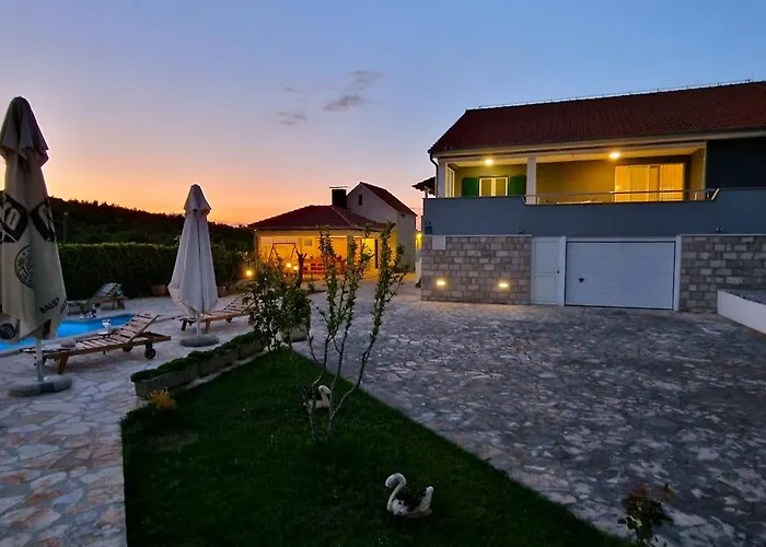 Ana With A Private Pool On A 3000m2 *